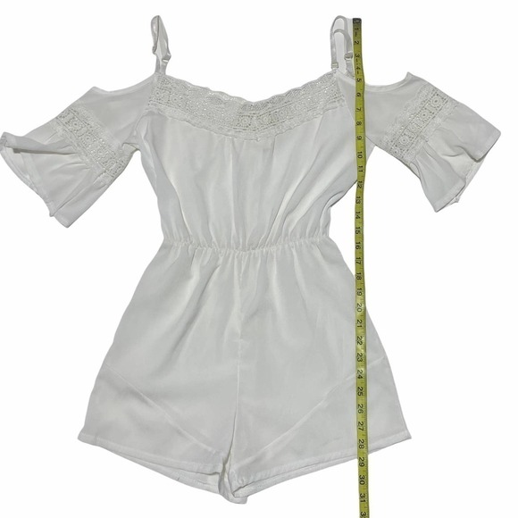 FURTADO Solid White Lace Trim Cold Shoulder Short Sleeve Mini Romper Size Small - Picture 7 of 16